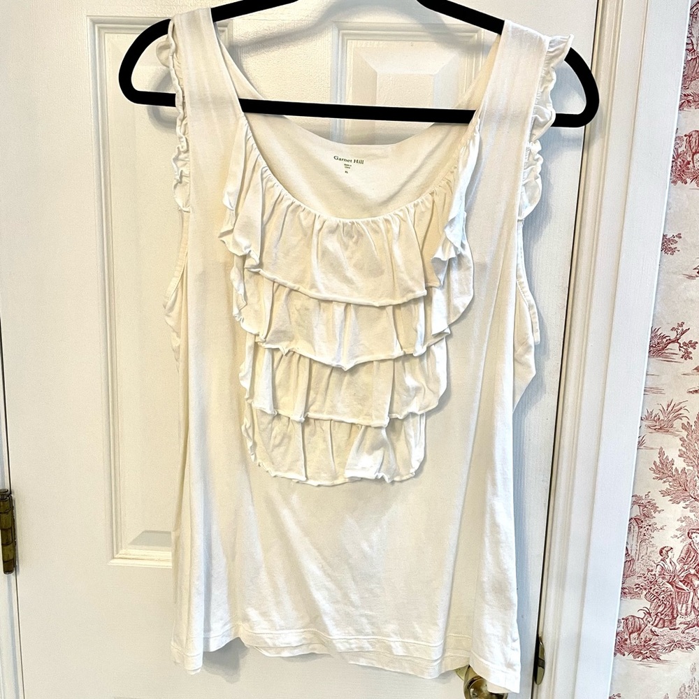 GARNET HILL XL tank top with ruffles on the front. Color: Ivory.
